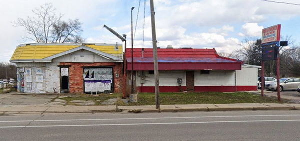 A&W Restaurant - Flint - 4108 Saginaw St (newer photo)